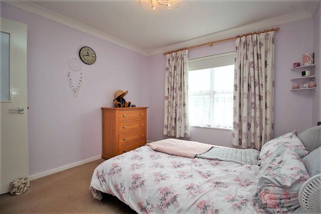 Flat for sale in Gordon Palmer Court, Reading