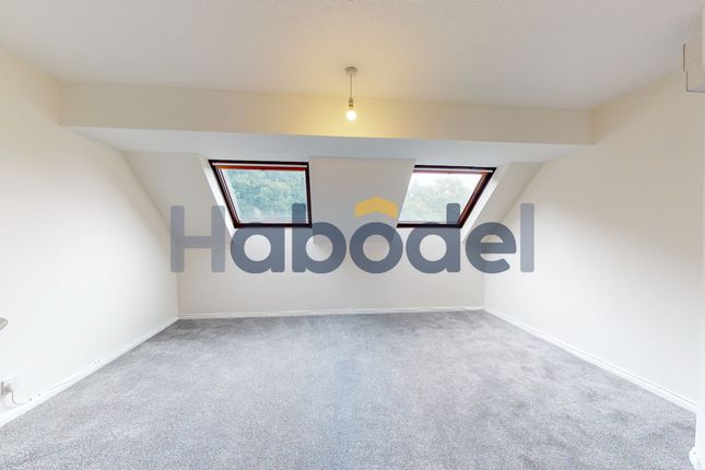Flat 4, 5 The Paddocks, Ipswich photo 4