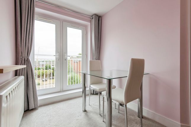 35, Goodes Court, Royston photo 4