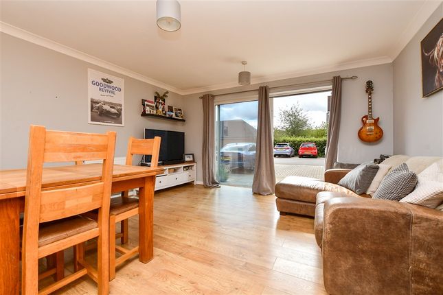 Canalside, Redhill photo 4