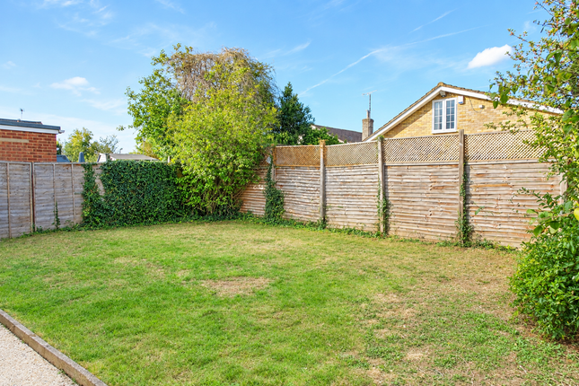 20, Maybury Close, Slough photo 2