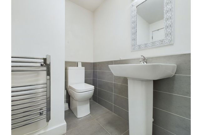 Flat for sale in 613 Stanningley Road, Leeds