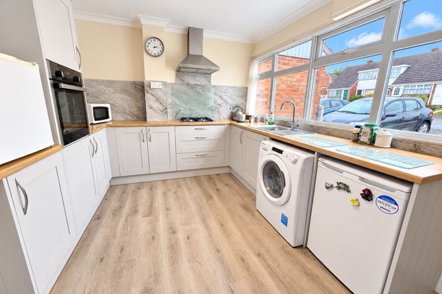 Mousehall Farm Road, Brierley Hill photo 2