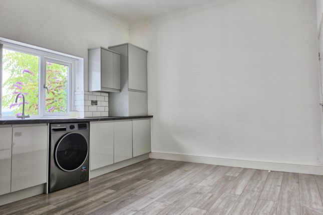 Flat 8, 3 Oldham Road, Failsworth photo 5