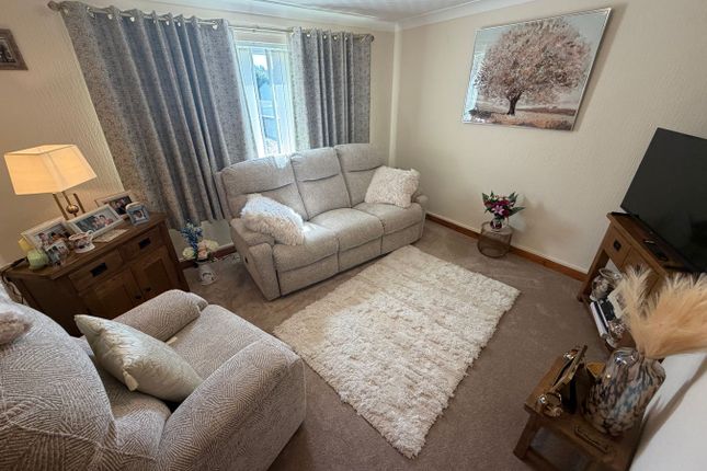 4, Heol Y Gaer, Llanybydder photo 4