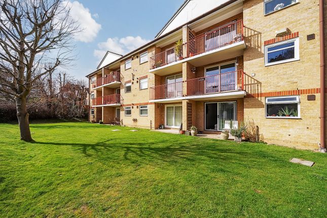 Flat for sale in Durham Avenue, Bromley