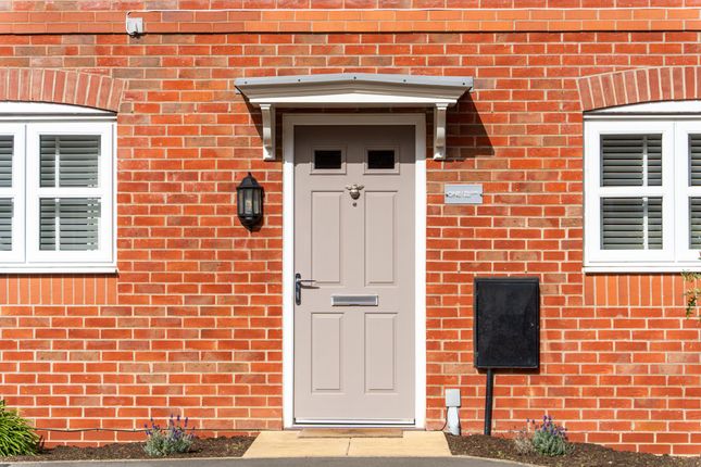 1 Willows End, Leicester photo 2