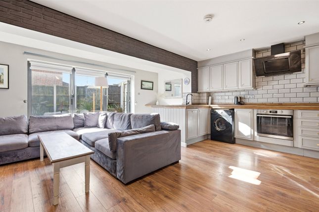 20, Havenside, Southend-on-Sea photo 2