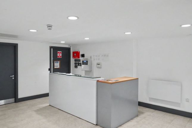 Apartment 613 Cardinal Court, Oldham photo 3