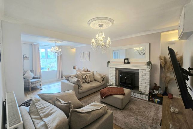 2 Fern Street, Bridgend photo 3