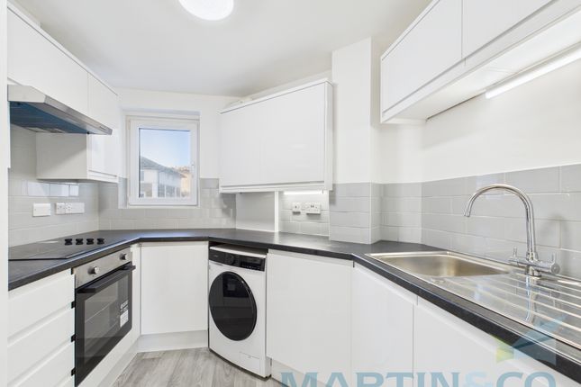 23, Merton Court, Brighton Marina photo 2