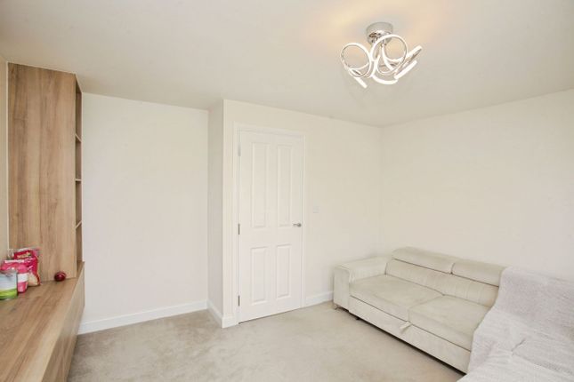 83, Dovecote Drive, Nuneaton photo 3