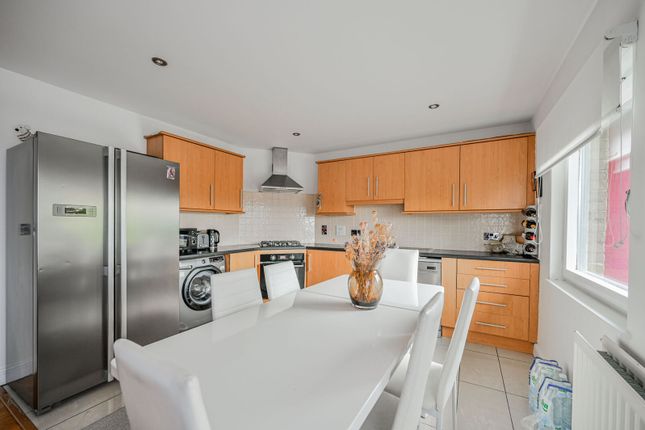 Winkfield Road, Wood Green photo 4