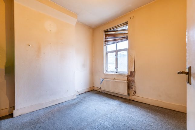 8A, Letchford Gardens, London photo 4
