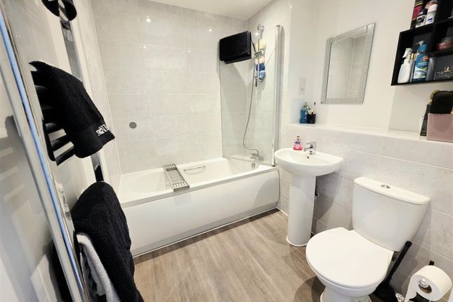 Flat 7, 8, Hillier Crescent, Gravesend photo 5