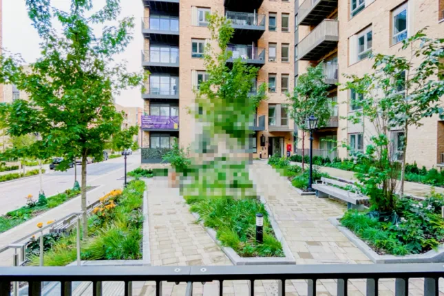 LD-Clarendon, Mary Neuner Road, London photo 3