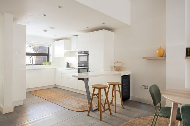 5, Francis Bentley Mews, London photo 3
