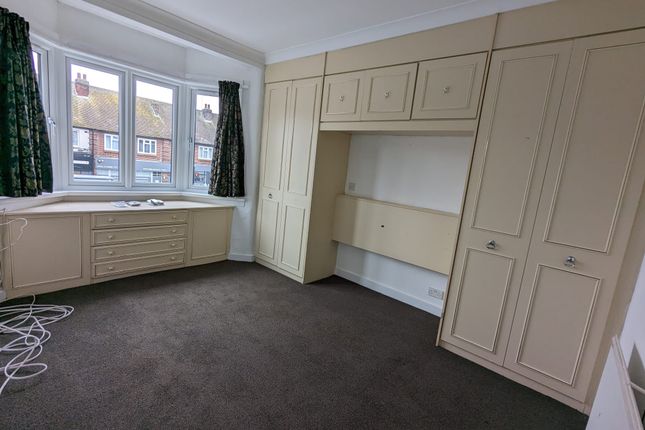 Flat to rent in The Lodge, Hornchurch Road, Hornchurch