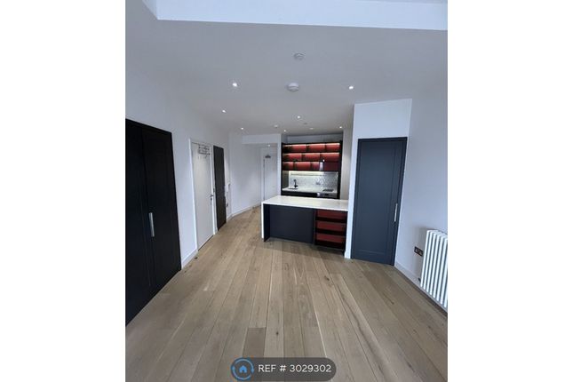 Flat, Grantham House Botanic Square, London photo 2