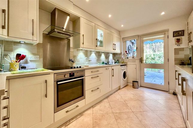 24, Mytchett Heath, Camberley photo 4