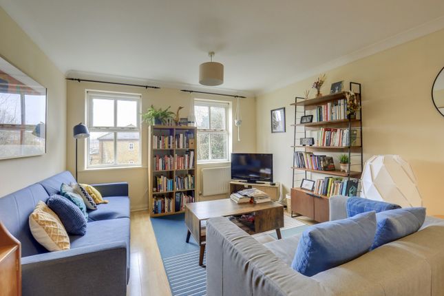 Flat for sale in Highfield Close, Hither Green, London
