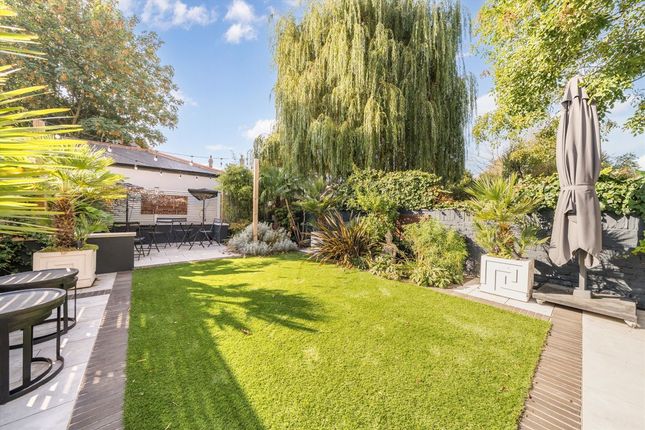 Flat 2, 10, Hamilton Road, London photo 3