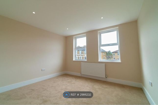 Smalley Close, London photo 4