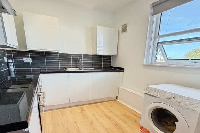 First Floor Flat, 4, Hambridge Road, Berkshire photo 4