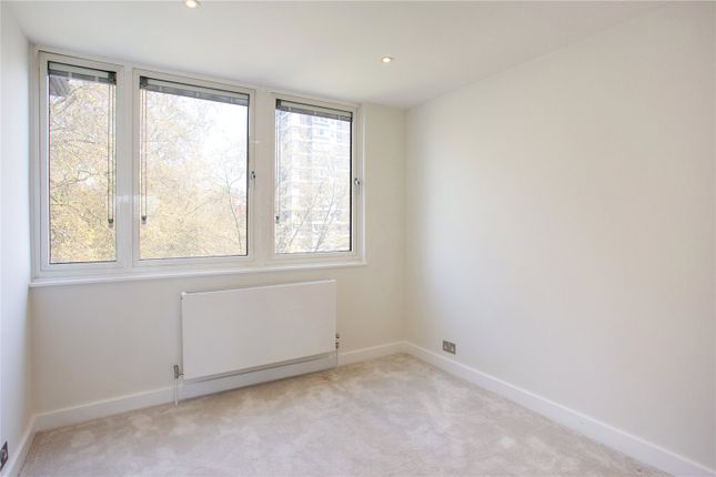 Flat for sale in Hyde Park Crescent, London