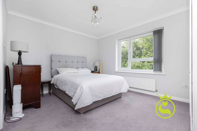 Flat for sale in West Cliff Road, Kingswood