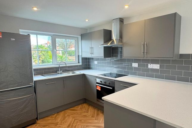 106, Cliff Park Avenue, West Yorkshire photo 5