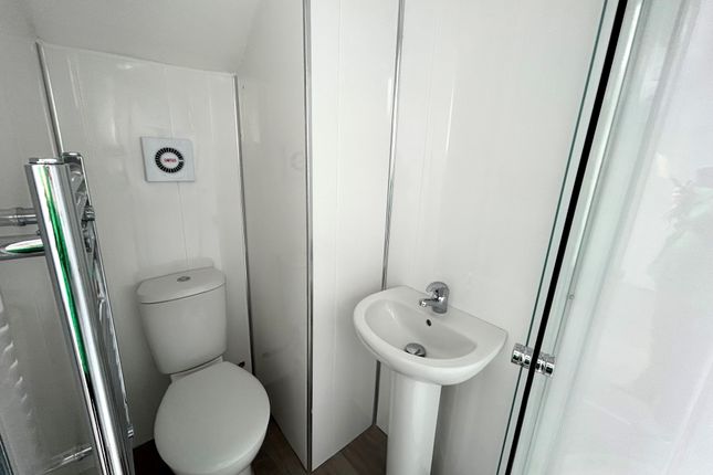 38, Wakefield photo 5