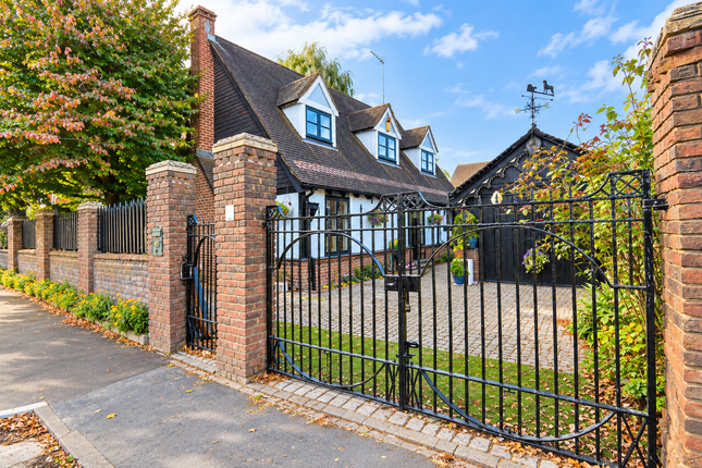 3-bed detached on Willow, Hemel Hempstead Road, St. Albans, £1,000,000