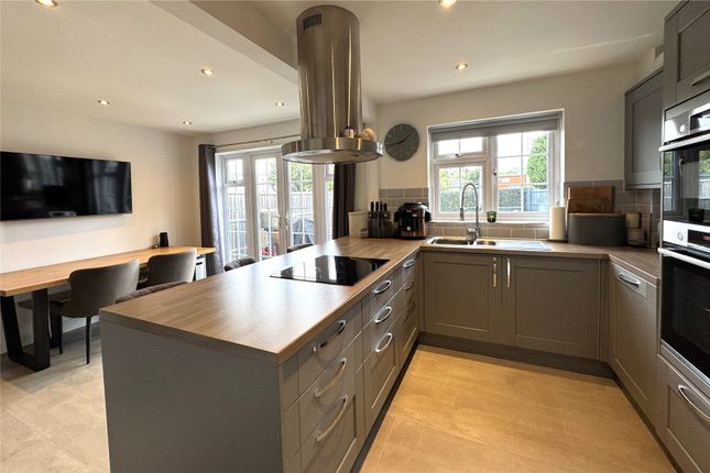 35, Summerfield Close, Berkshire photo 3
