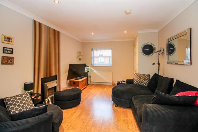 Hugh Street, Castleford photo 4