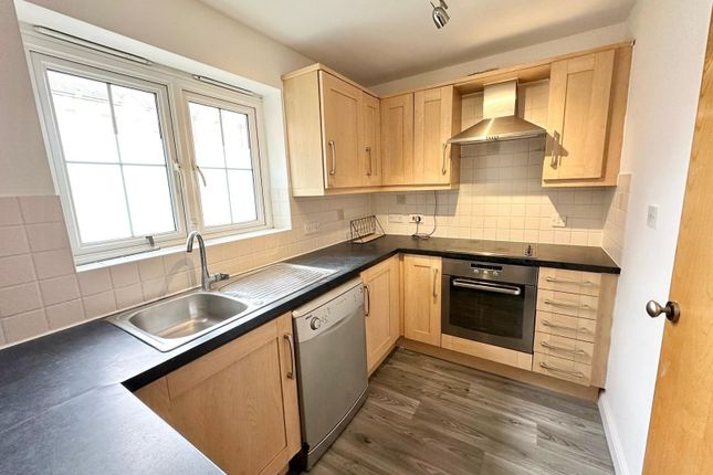 Thumbnail Flat to rent in Henley Road, Bedford