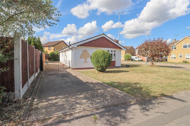 16, Fambridge Drive, Wickford photo 4