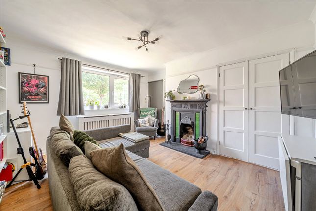 Flat 1, 4, Nelson Close, Walton-On-Thames photo 4