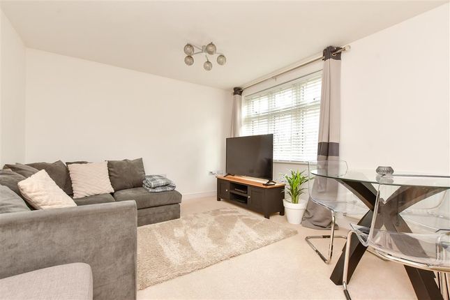 Thumbnail Flat for sale in Albion Drive, Larkfield, Aylesford, Kent