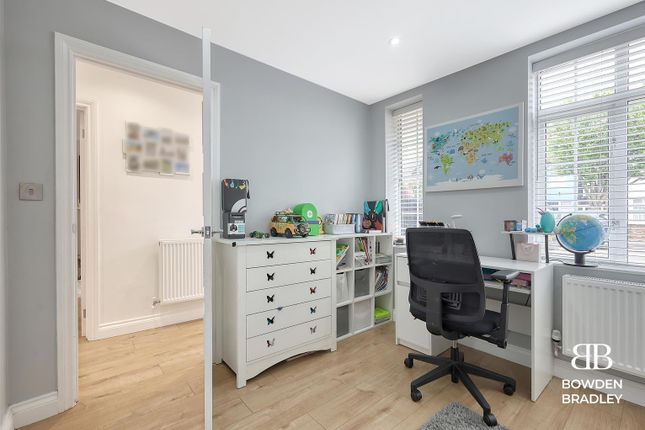 Maisonette for sale in Walden Way, Ilford
