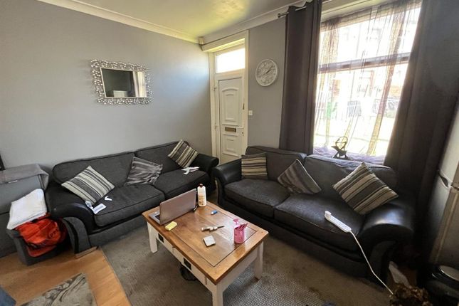 14, Scar Lane, Huddersfield photo 4