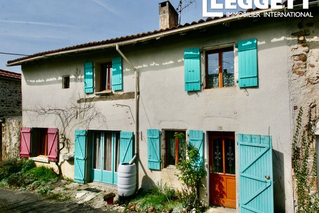 Villa for sale in Écuras, Charente, Nouvelle-Aquitaine