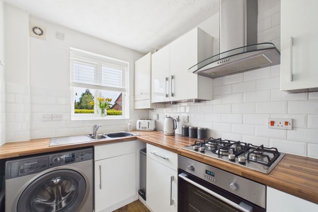 2 Kite Close, Huntingdon photo 3