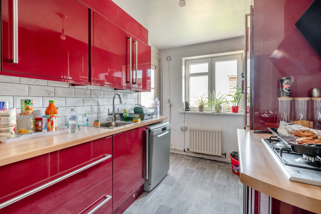 Flat for sale in Vauxhall Grove, Hull