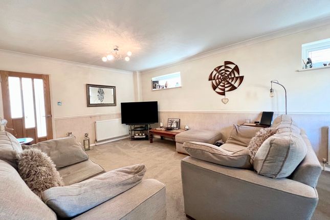 Thumbnail Detached house for sale in Queens Park Road, Harold Wood, Romford