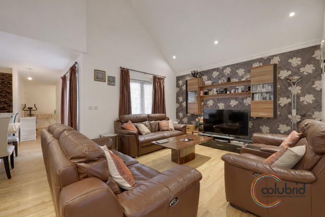 6, Gatward Place, Barking photo 2
