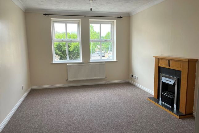 Flat for sale in Hurworth Avenue, Langley, Berkshire