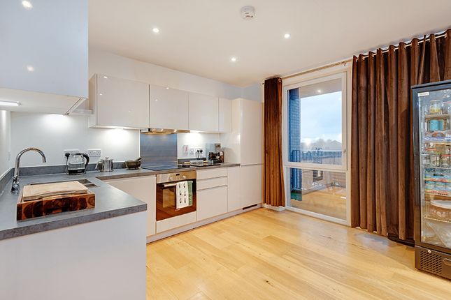 Holman Drive, London photo 4