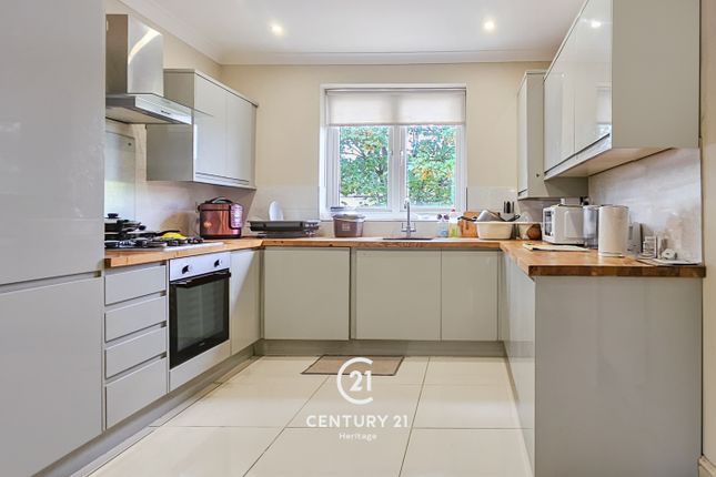 Flat for sale in Francis Road, London