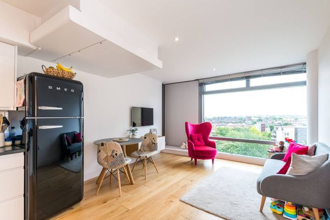 Thumbnail Flat to rent in Albert Embankment, Vauxhall, London